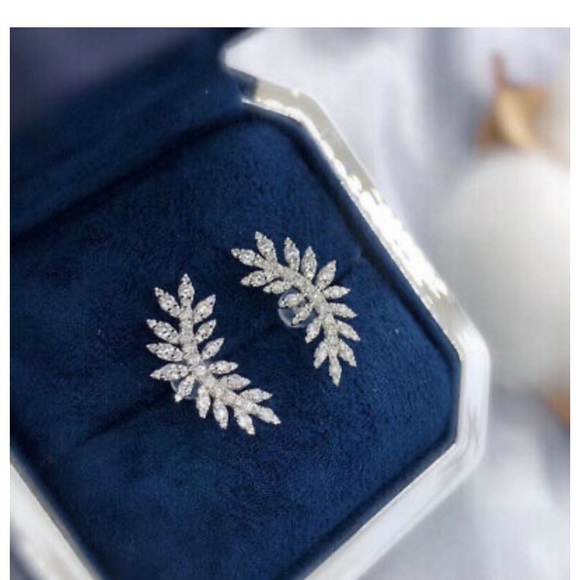 New Sterling silver Diamond Earrings - Picture 5 of 6